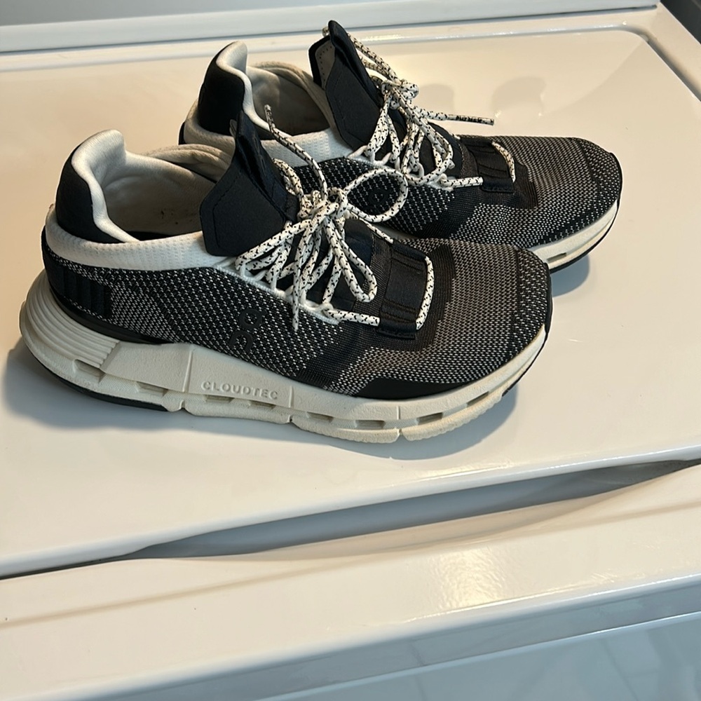 On cloud cloudtec Lightly used. Smoke free home